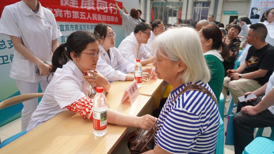 为群众提供血压血糖检测,健康咨询,慢病管理,合理用药指导等医疗服务