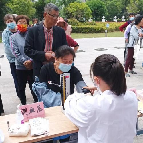 中医健康咨询,测血压,理发