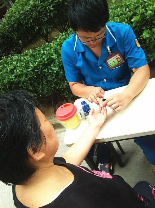 通过义诊活动,让小区业主在家门口就享受了到健康咨询服务,受小区居民